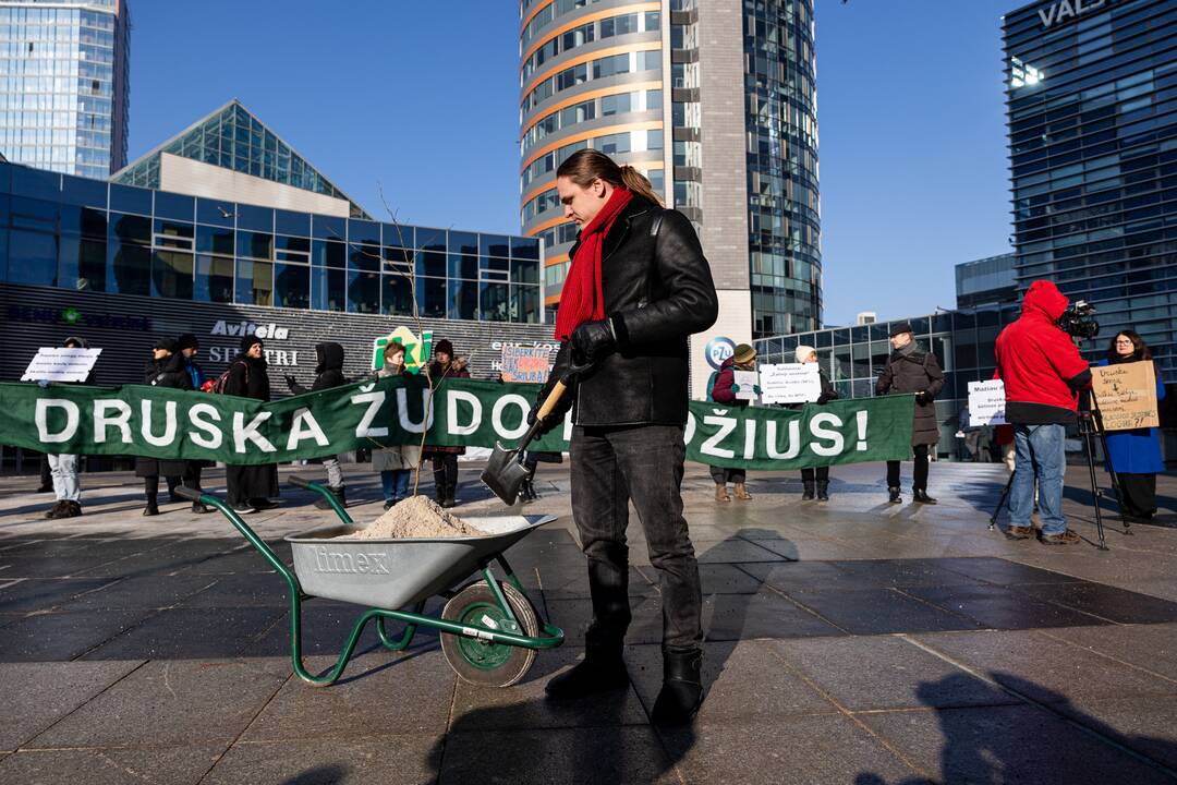 Protestas dėl perteklinio druskos naudojimo prižiūrint gatves