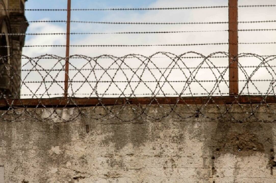 Teismas atmetė žmoną itin žiauriai nužudžiusio vyro skundą – jis kalės 14 metų