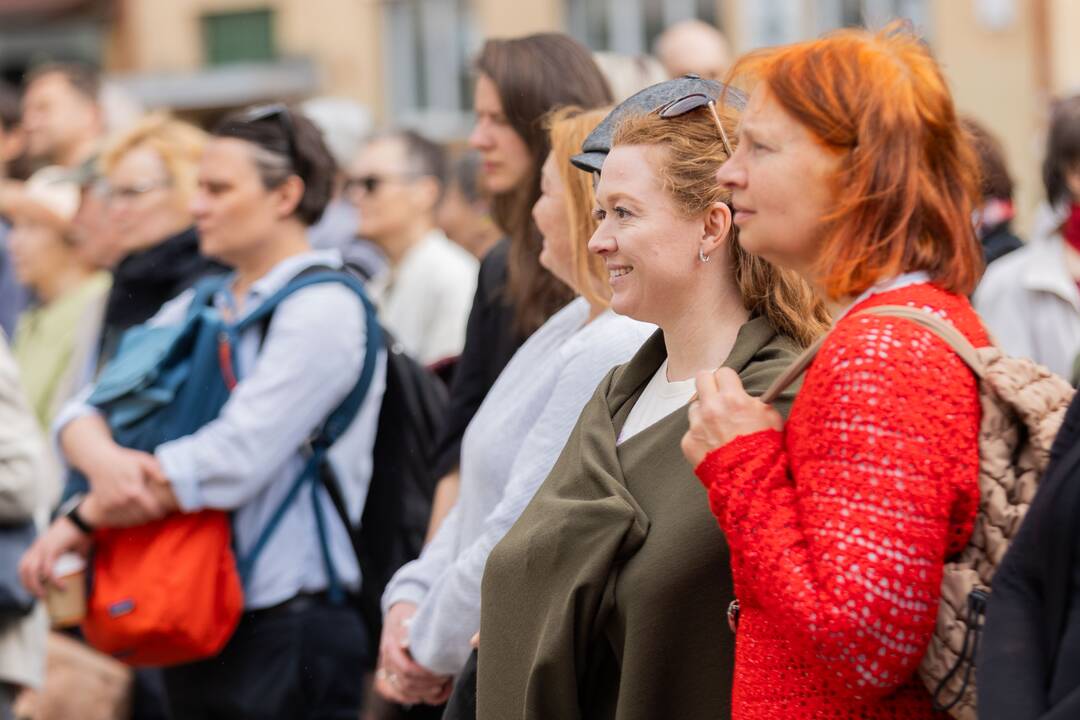 Akcija, kurioje poetai ir visi norintys skaito savo bei S. Nėries eiles
