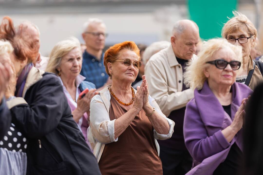 Akcija, kurioje poetai ir visi norintys skaito savo bei S. Nėries eiles