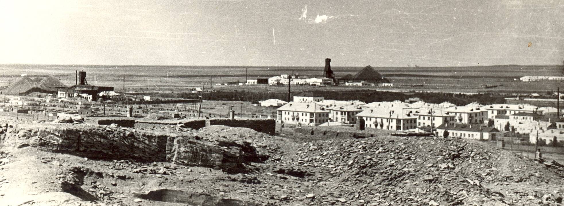 Išliko: Alfonsas Kunigonis sukilimo metu neteko kojos (stovi su ramentais). 1955 m., Kengyras.