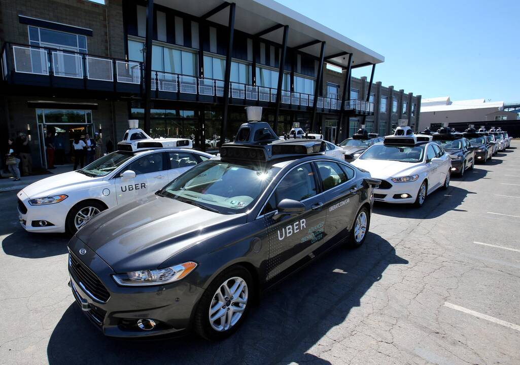 Per „Uber“ savaeigio automobilio avariją  žuvo moteris