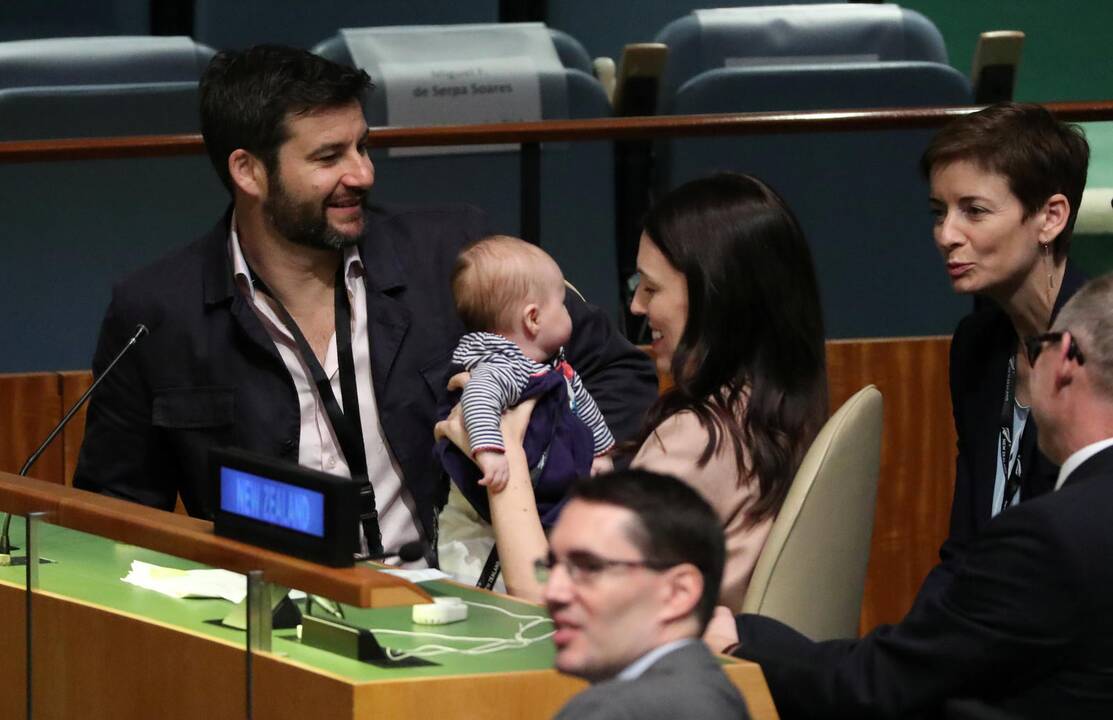Jacinda Ardern (viduryje)