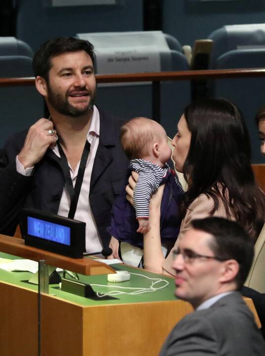 Jacinda Ardern (viduryje)