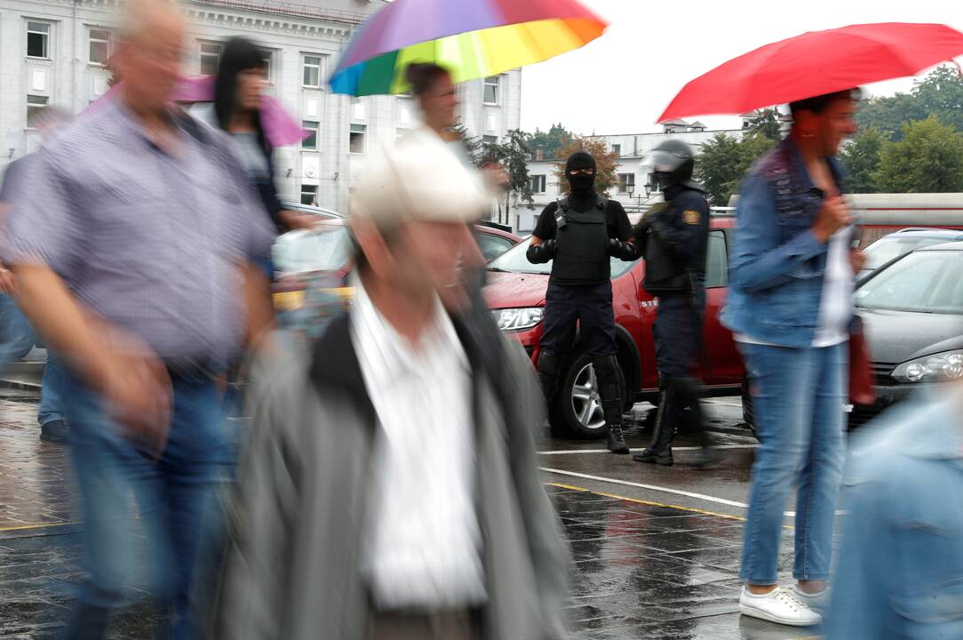 Baltarusijoje vėl suiminėjami protestuotojai