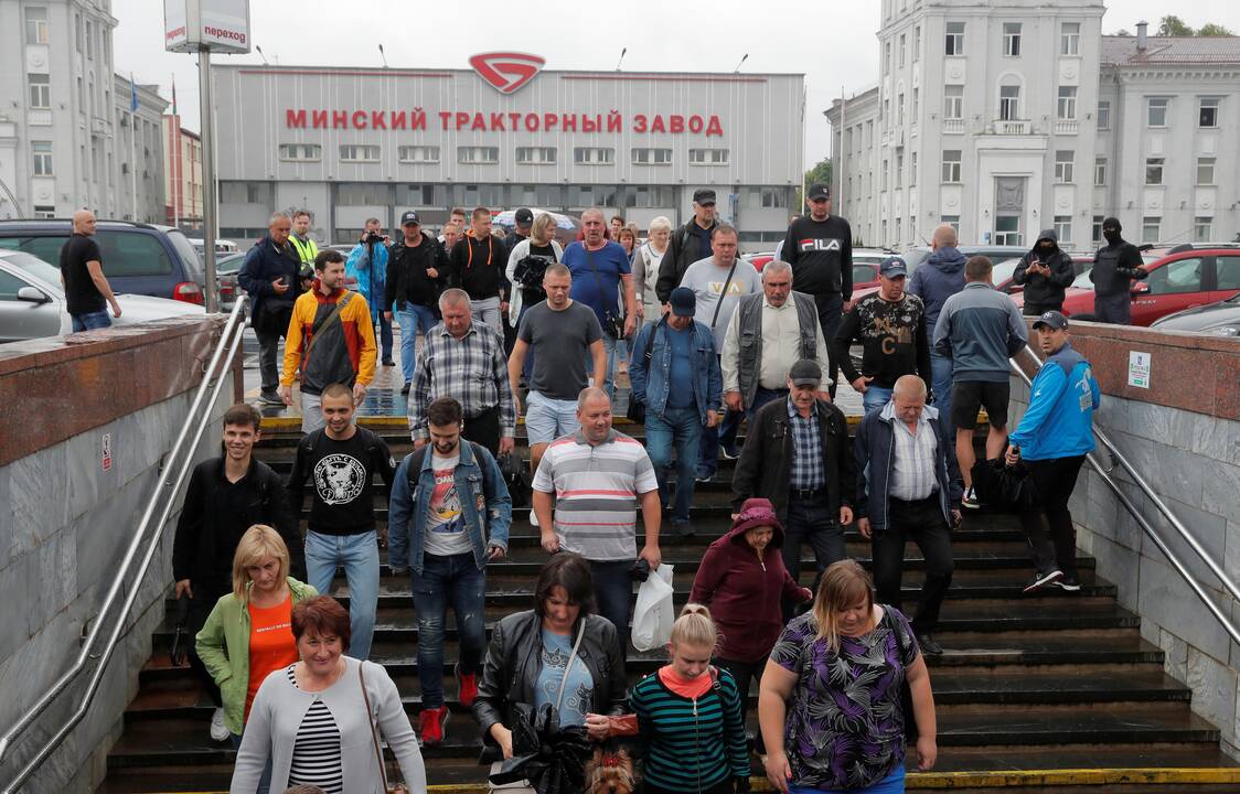 Baltarusijoje vėl suiminėjami protestuotojai