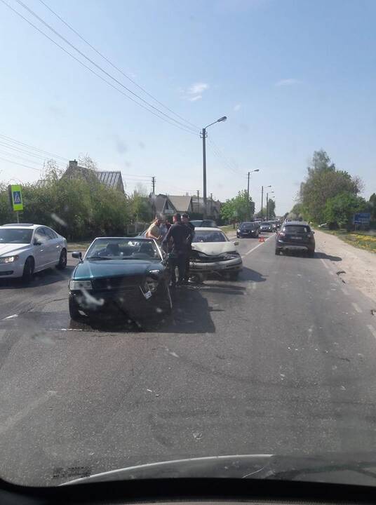 Netoli Sargėnų – avarija, nusidriekė automobilių virtinė
