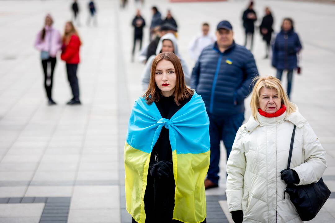 Kelios dešimtys žmonių Vilniuje mitingavo prieš karą Ukrainoje