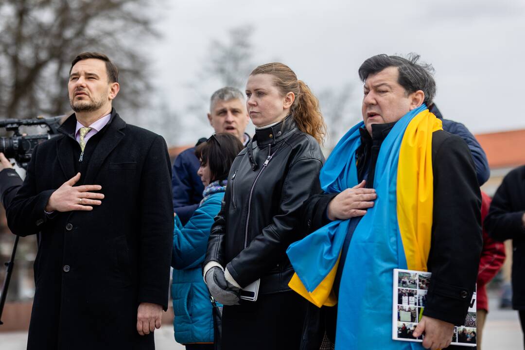Kelios dešimtys žmonių Vilniuje mitingavo prieš karą Ukrainoje