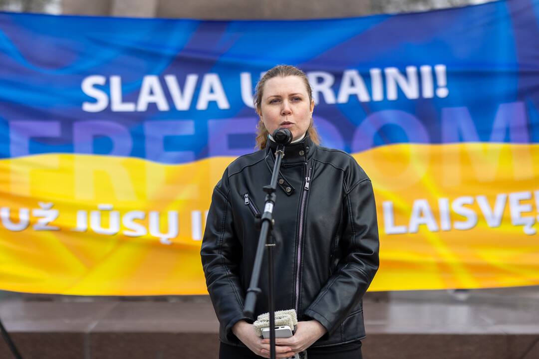 Kelios dešimtys žmonių Vilniuje mitingavo prieš karą Ukrainoje