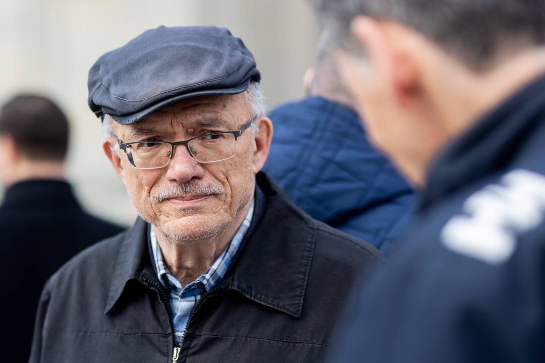 Kelios dešimtys žmonių Vilniuje mitingavo prieš karą Ukrainoje