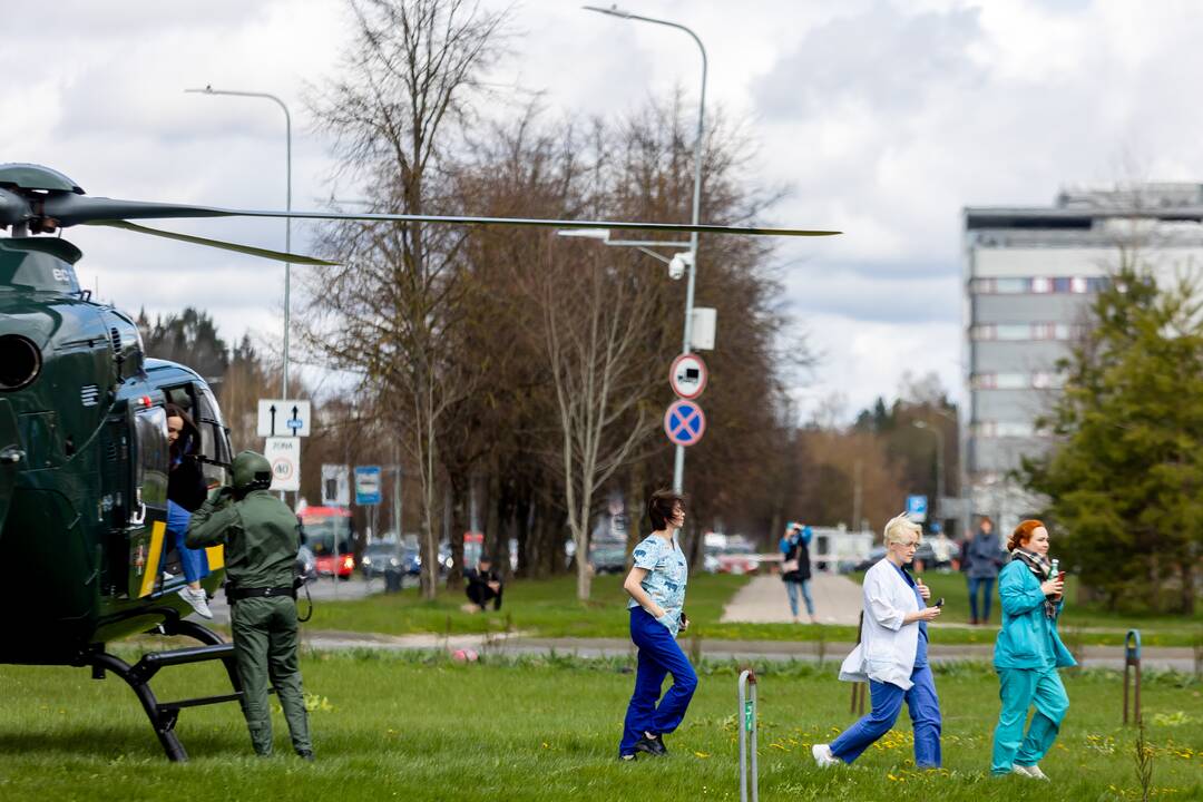 Į Vilnių pasieniečių sraigtasparniu atskraidinta donoro širdis