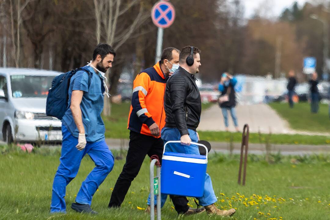 Į Vilnių pasieniečių sraigtasparniu atskraidinta donoro širdis
