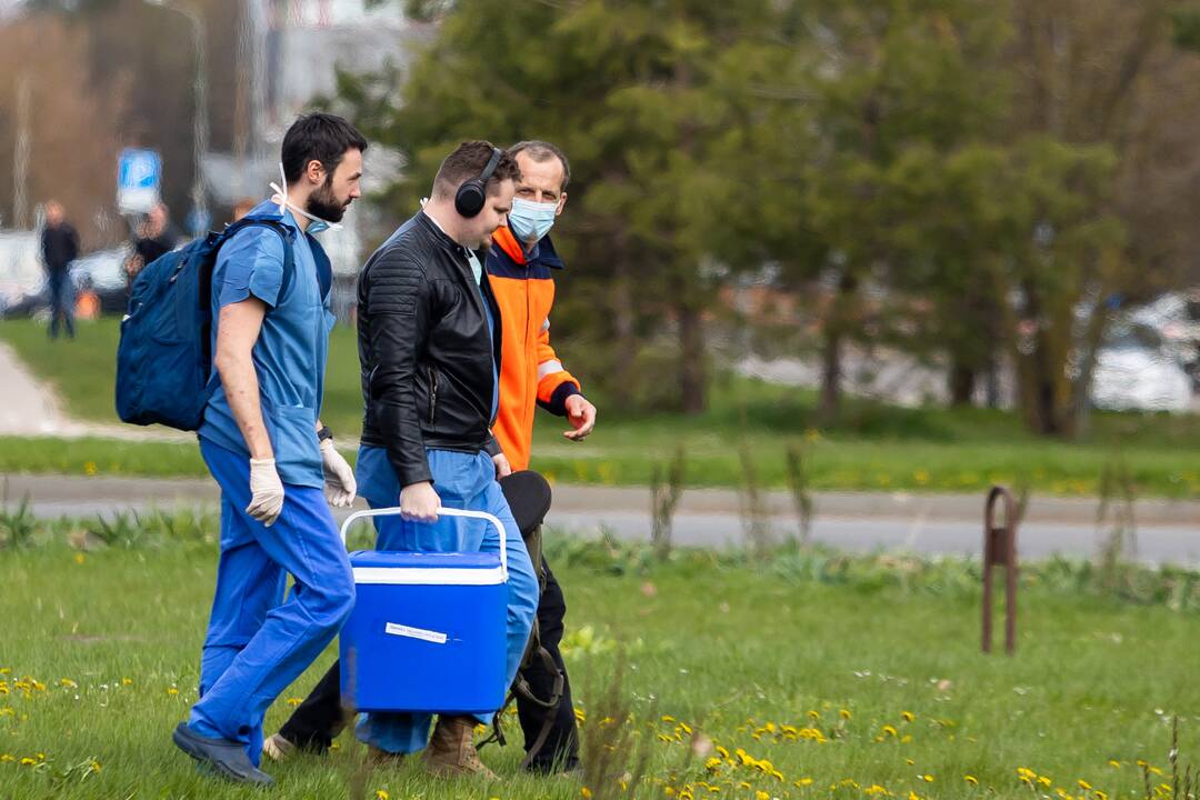 Į Vilnių pasieniečių sraigtasparniu atskraidinta donoro širdis