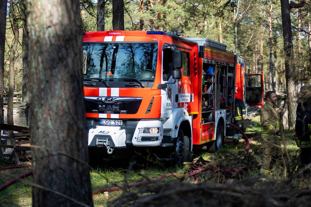 Vilniuje sudegė namas
