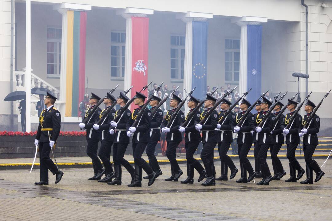Valstybės vėliavų pakėlimo ceremonija