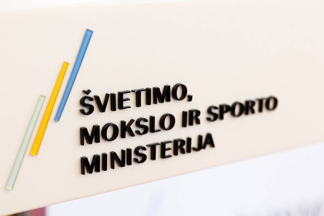 Didinti ugdymą lietuvių kalba tautinių mažumų mokyklose siūlo atsisakant kitų pamokų