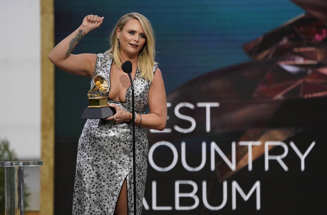 Pagrindiniai „Grammy“ apdovanojimai šiemet atiteko keturioms atlikėjoms