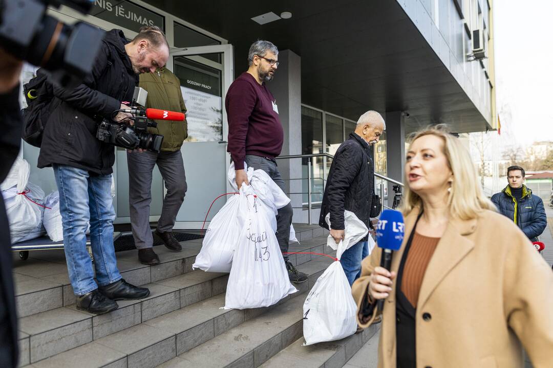 Skandalas Vilniaus rajono savivaldybėje: neleidžiama išvežti biuletenių