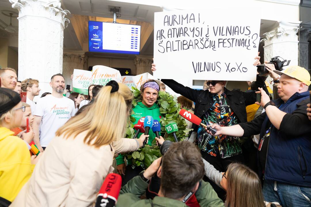 A. Valujavičiaus pasitikimas Vilniaus oro uoste