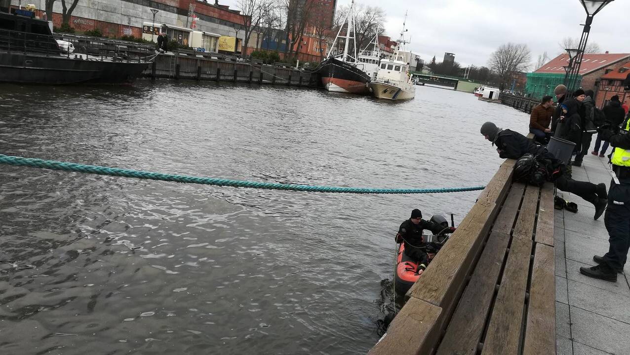 Dangės upėje ieškoma vyro kūno