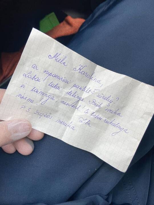 Savanorė Karolina (kairėje) ir senjorė Zita