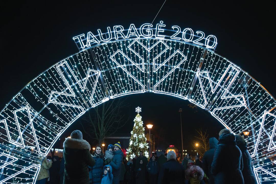 Tauragėje įžiebta Kalėdų eglė