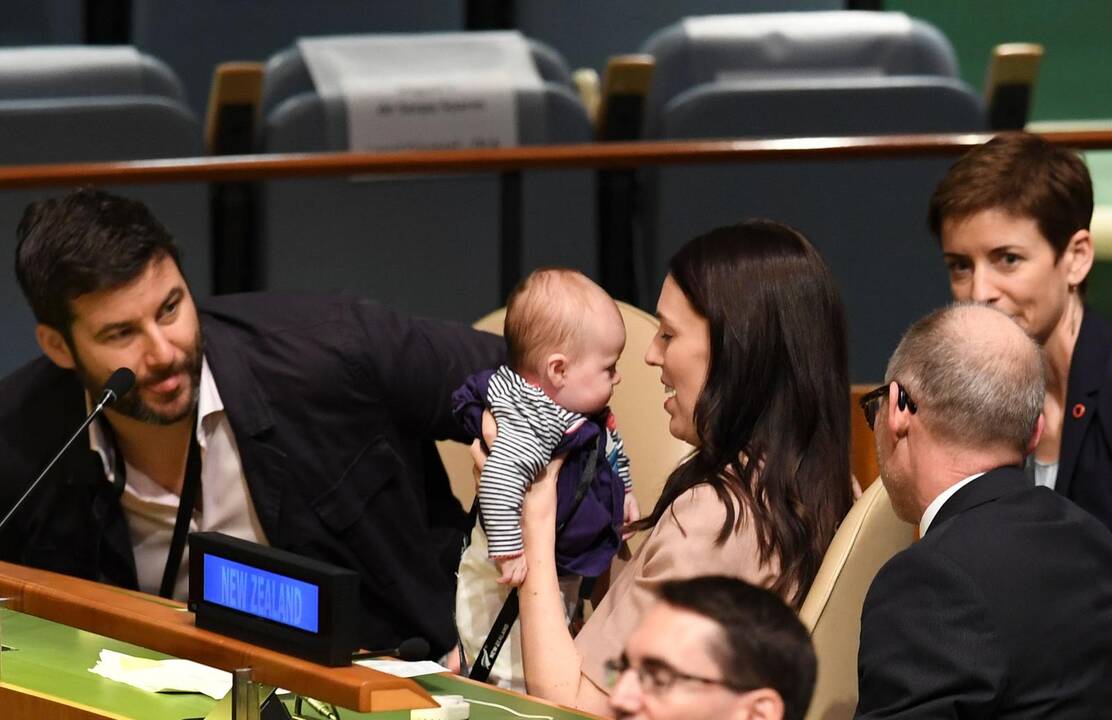 Jacinda Ardern (viduryje)