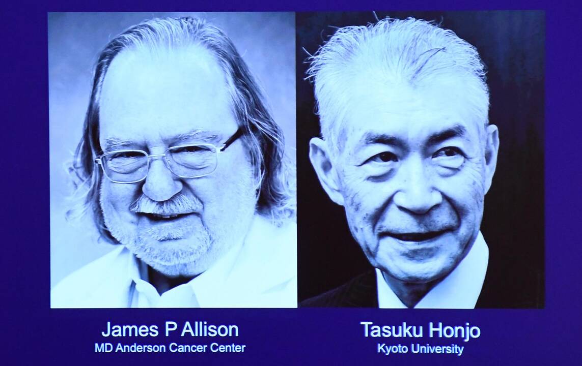Jamesas P. Allisonas (kairėje) ir Tasuku Honjo