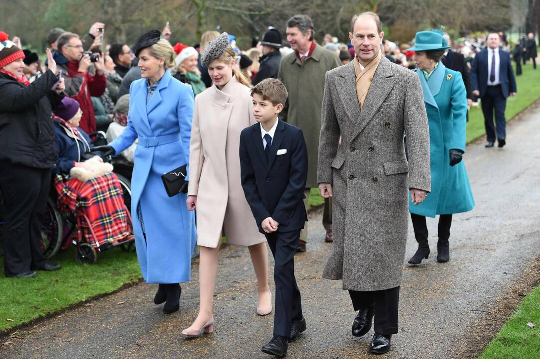 Britų karališkoji šeima švenčia Kalėdas