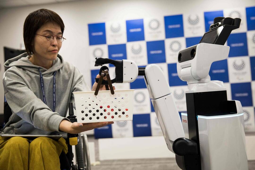 Tokijas pristatė robotus 2020-ųjų olimpiadai
