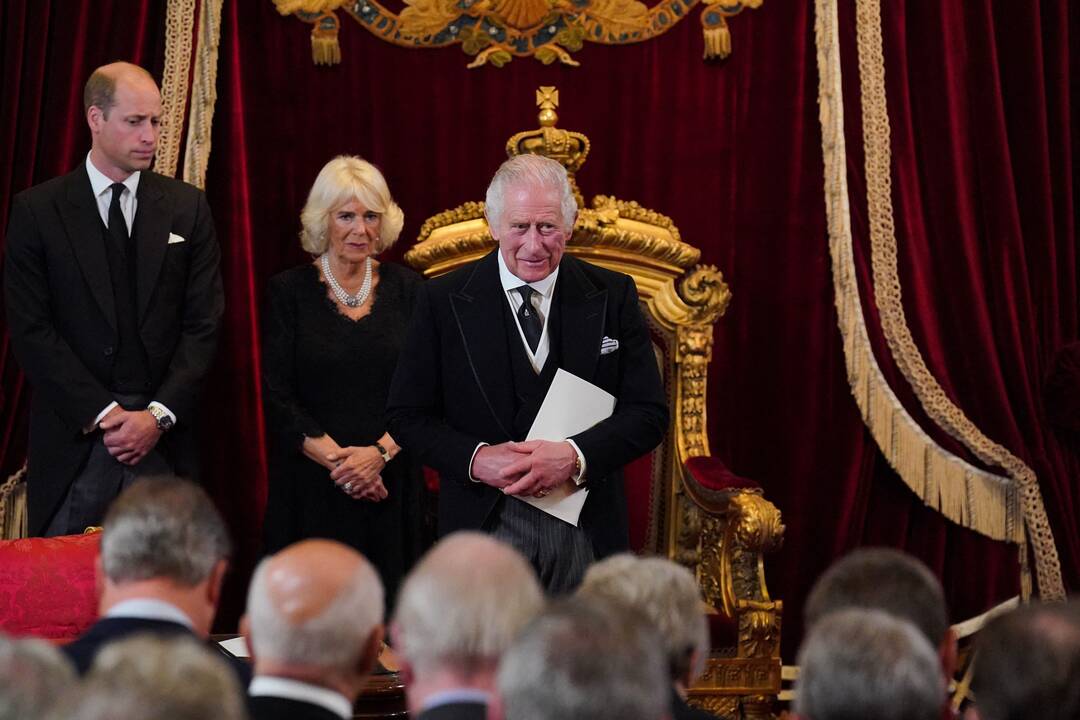 Charlesas III oficialiai paskelbtas naujuoju JK karaliumi