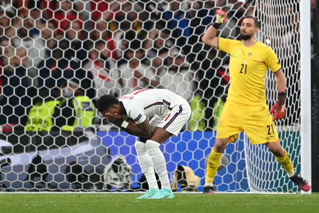 Europos futbolo sostą užėmė italai!