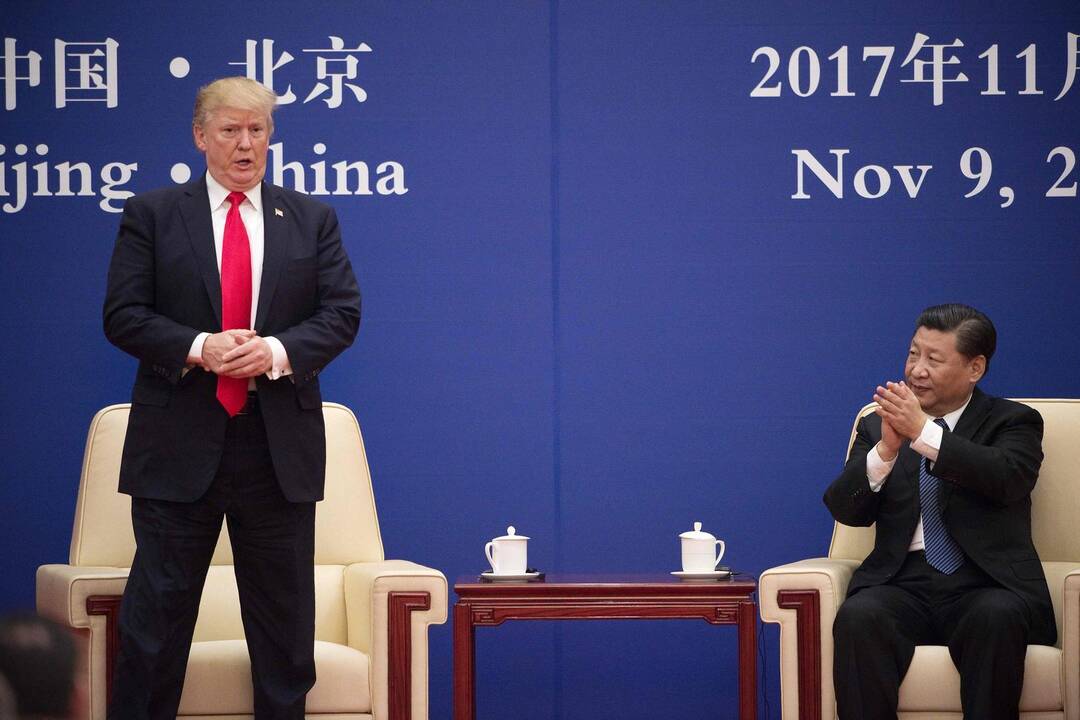 Donaldas Trumpas (kairėje) ir Xi Jinping