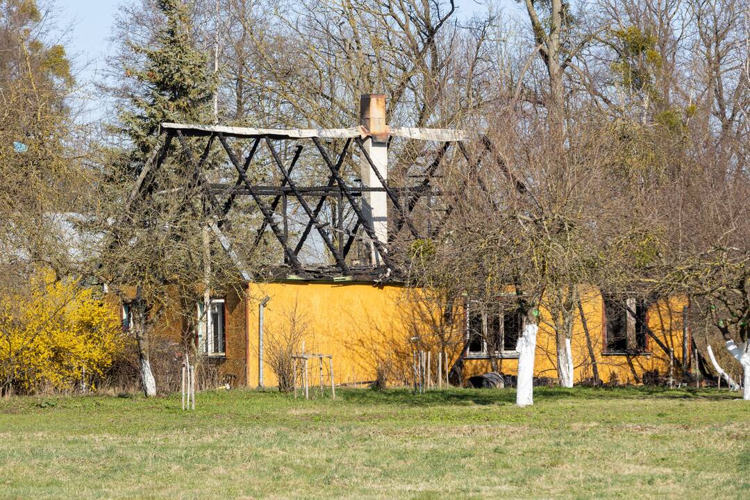 Juragių kaime degė namas
