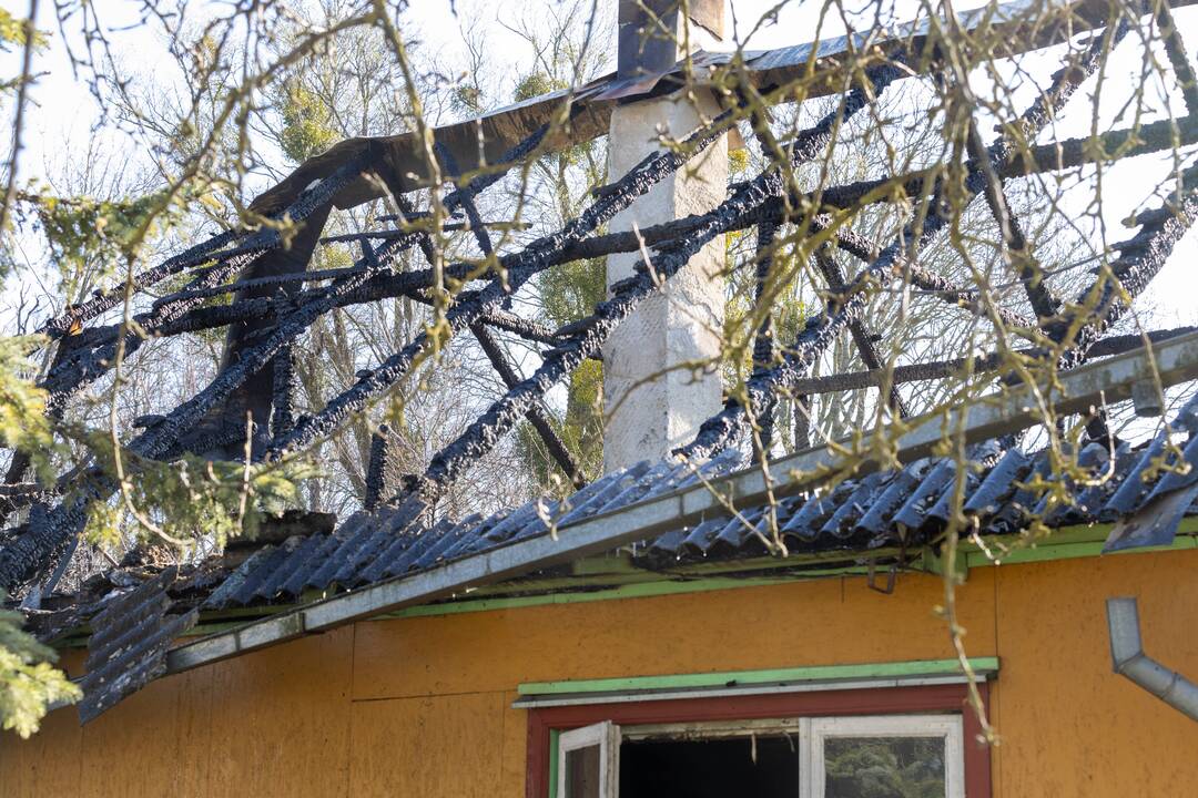 Juragių kaime degė namas