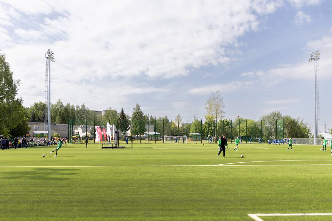 Futbolo stadiono atidarymas Vilniuje