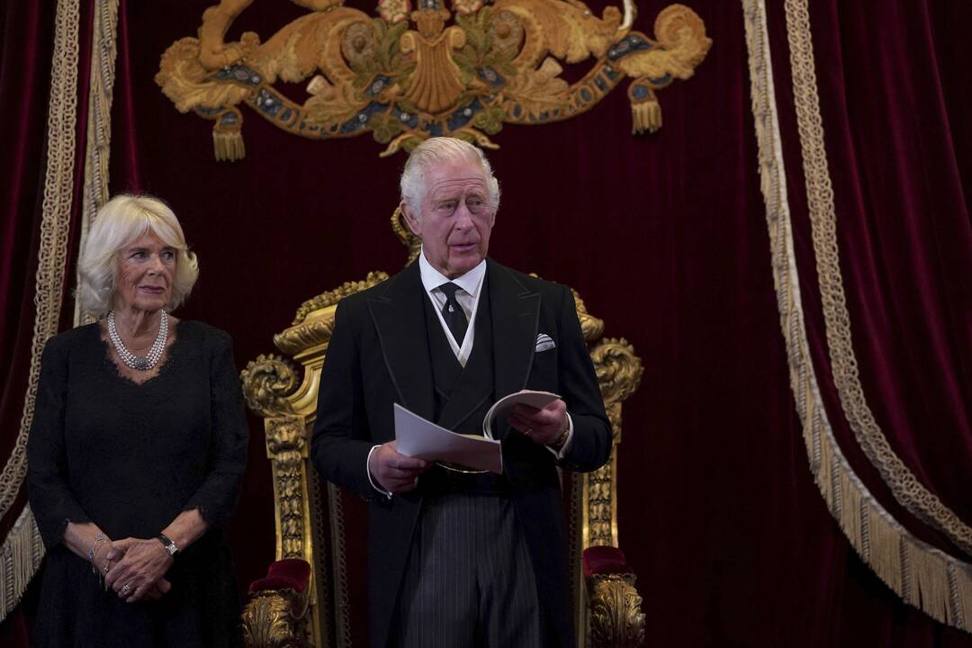 Charlesas III oficialiai paskelbtas naujuoju JK karaliumi