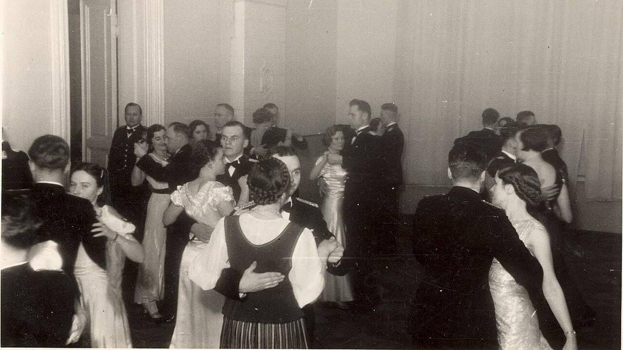 1938-ųjų sutikimo šventė Kauno karo aviacijos karininkų ramovėje.