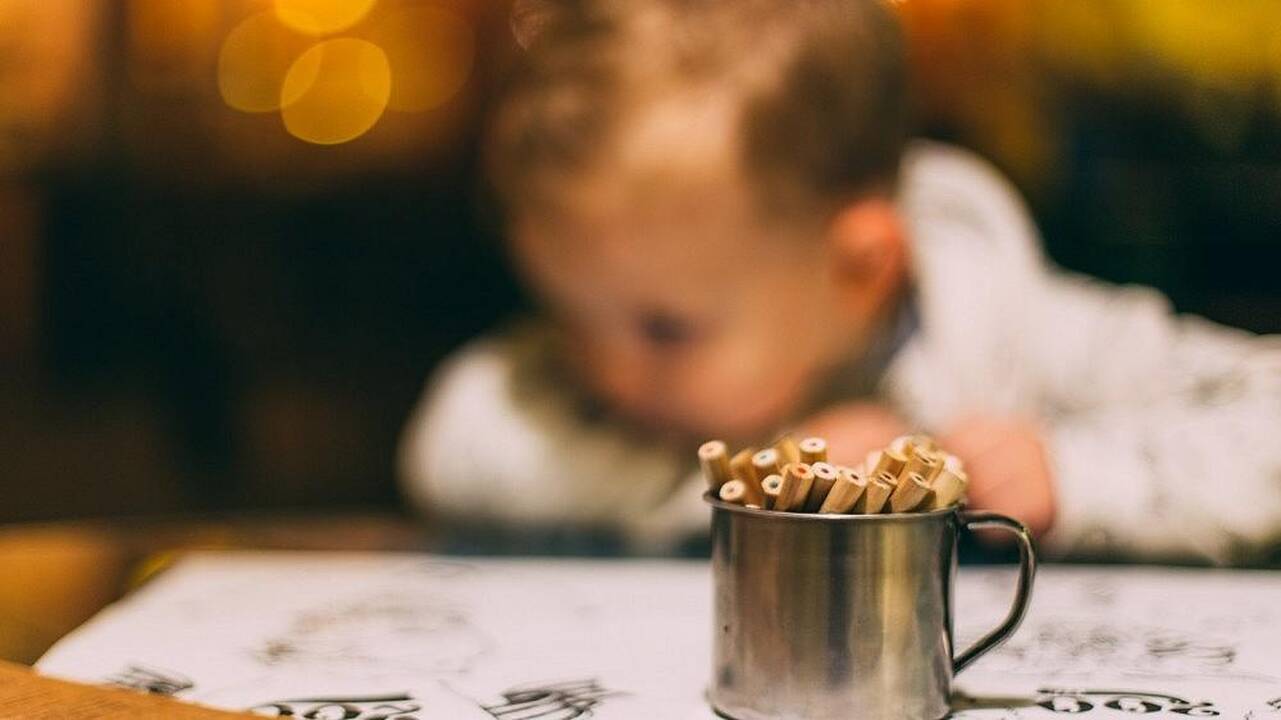 Penkios priežastys, kodėl vaikai turėtų spalvinti