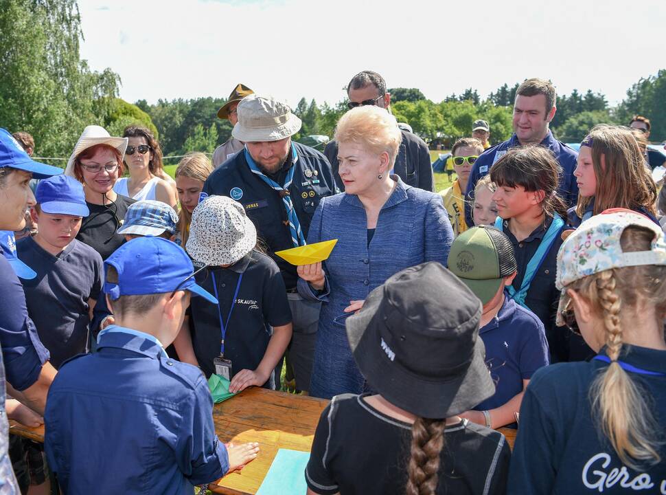 Prezidentei įteiktas garbingiausias skautų apdovanojimas