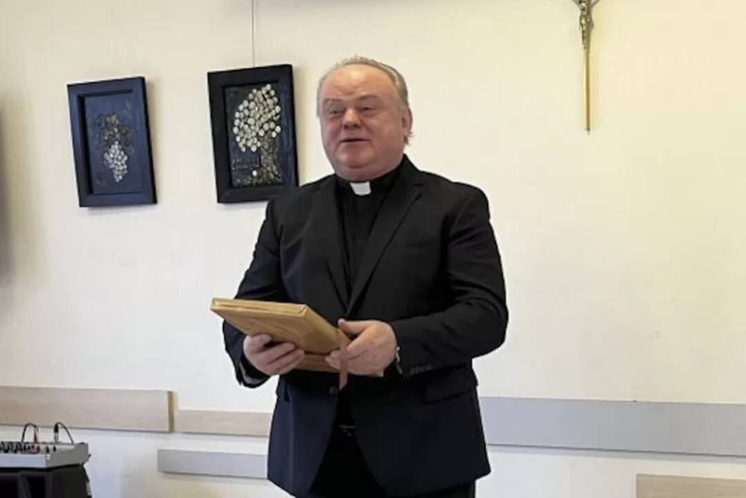 Prieš moterį smurtavęs klebonas išgirdo teismo sprendimą