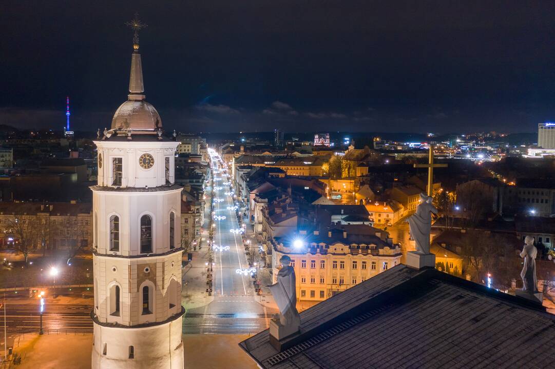 Vilniaus gatvės pasipuošė žiemos šventėms