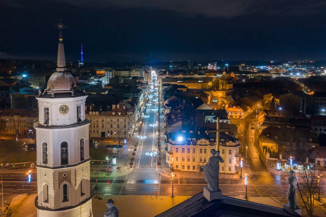 Vilniaus gatvės pasipuošė žiemos šventėms