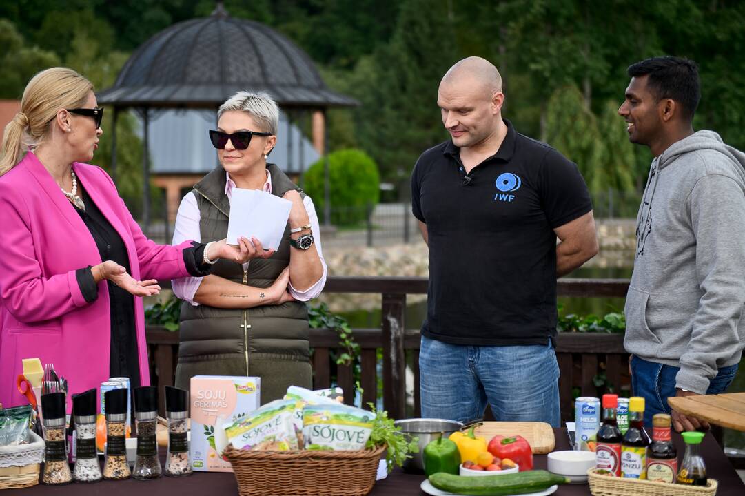 Justė Arlauskaitė-Jazzu (kairėje), Ramūnas Vyšniauskas, Agnė Grigaliūnienė