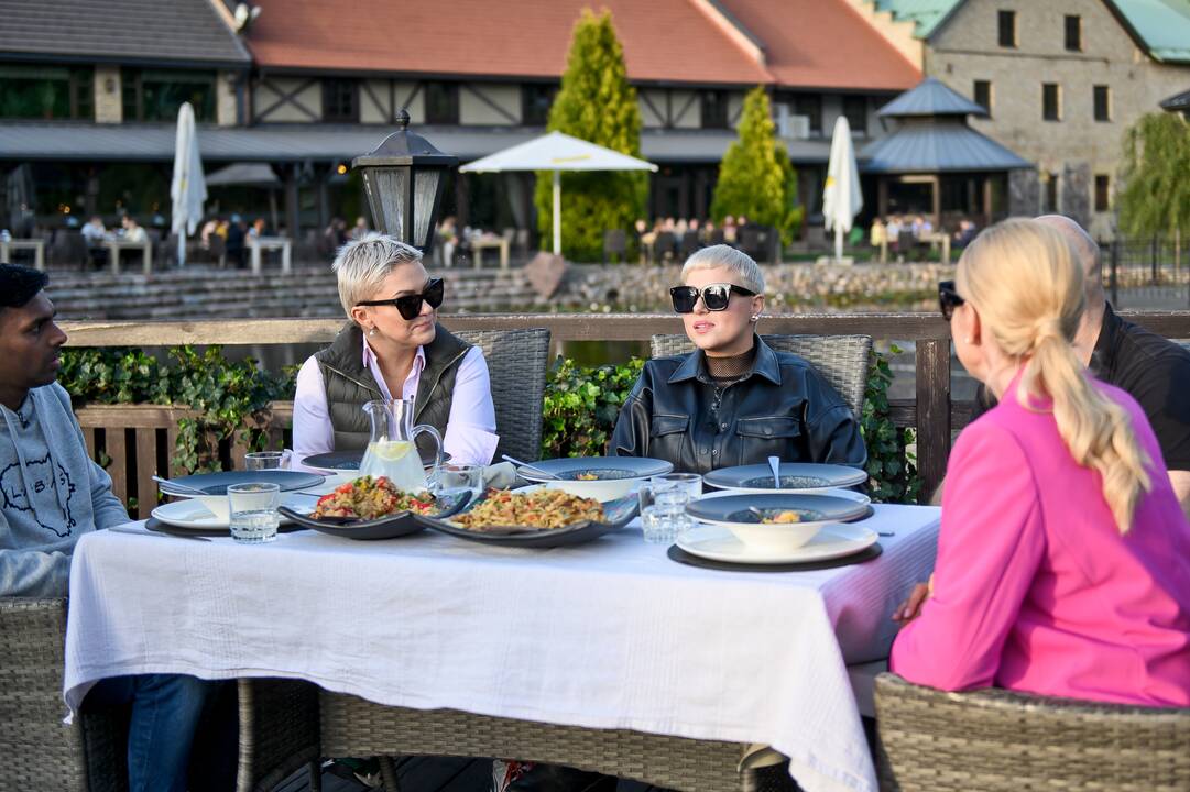 Justė Arlauskaitė-Jazzu (kairėje), Ramūnas Vyšniauskas, Agnė Grigaliūnienė