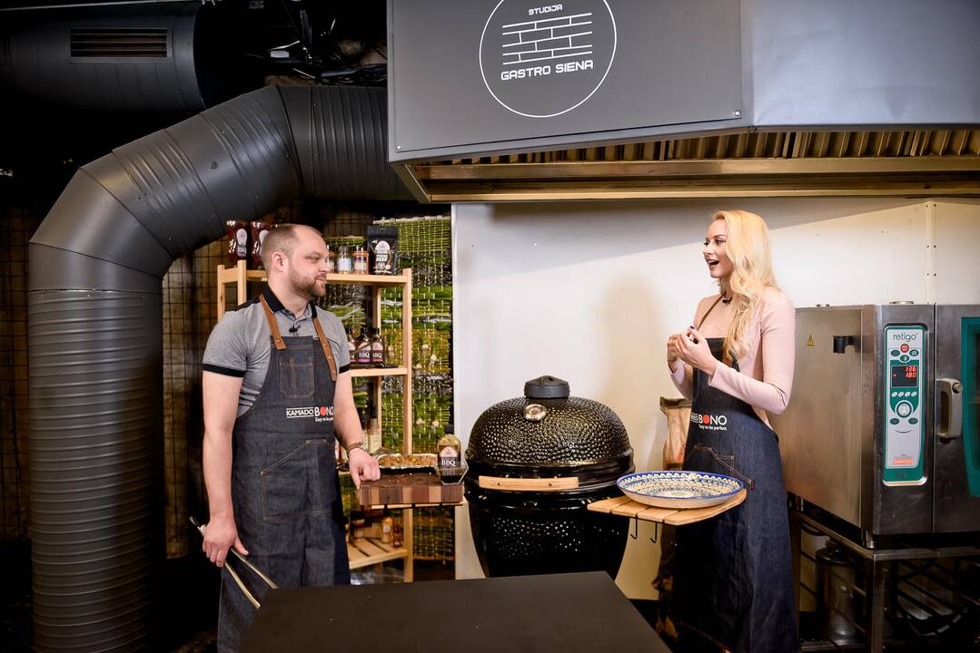Mantas Pitkauskas su  Rūta Elžbieta Mazurevičiūtė-Pitkauskiene (viduryje)