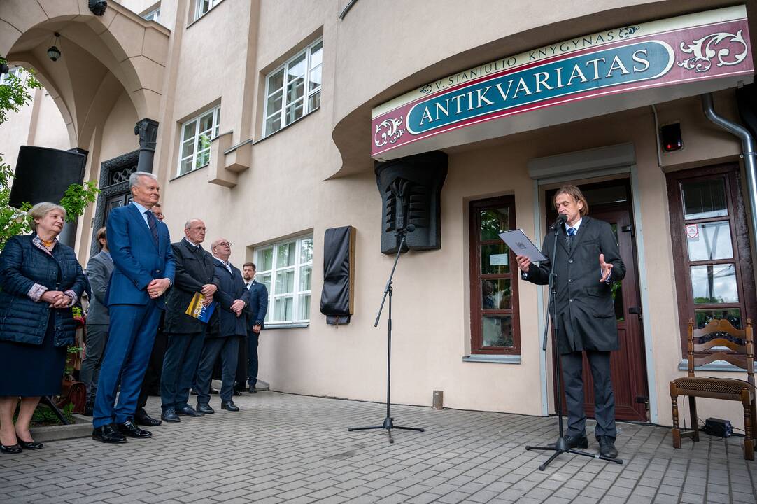 Prie V. Staniulio knygyno atidengta atminimo lenta