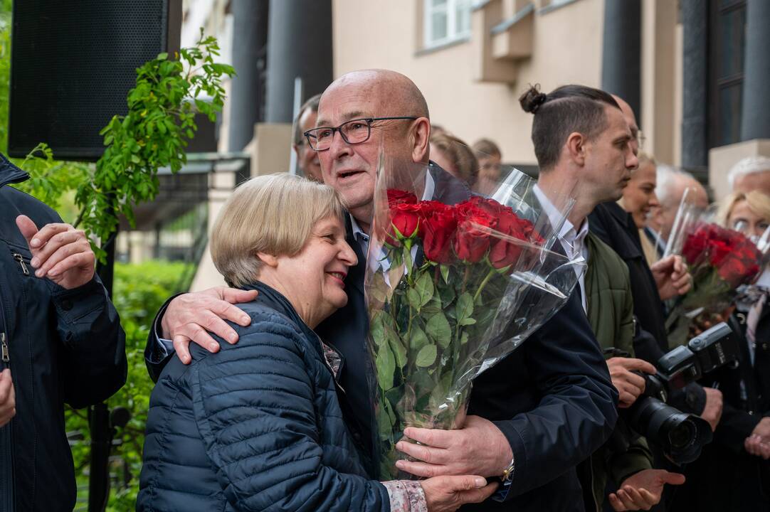 Prie V. Staniulio knygyno atidengta atminimo lenta