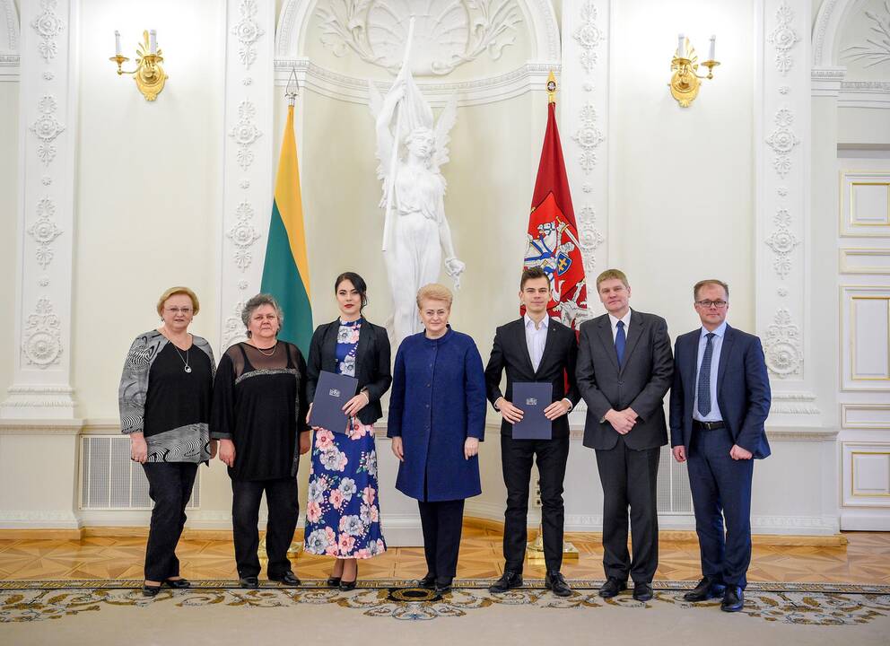 Prezidentė apdovanojo jaunuosius šalies muzikus